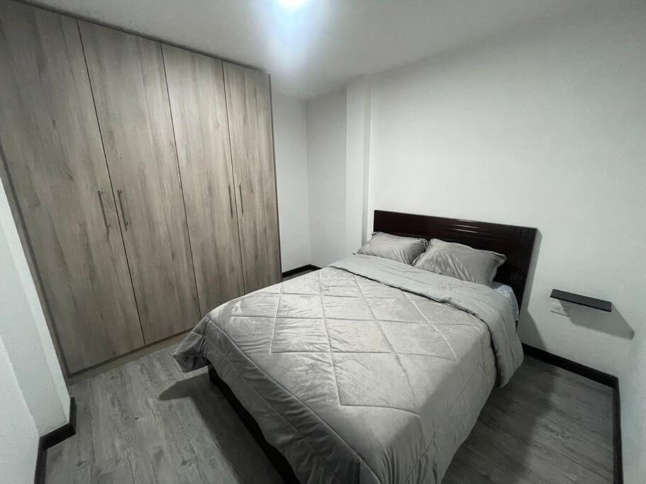 Comodo Apartamento Cerca Del Aeropuerto Lägenhet Cuenca Exteriör bild